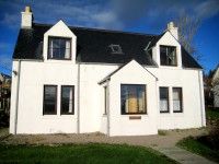 Sea Breezes, 31 Strath